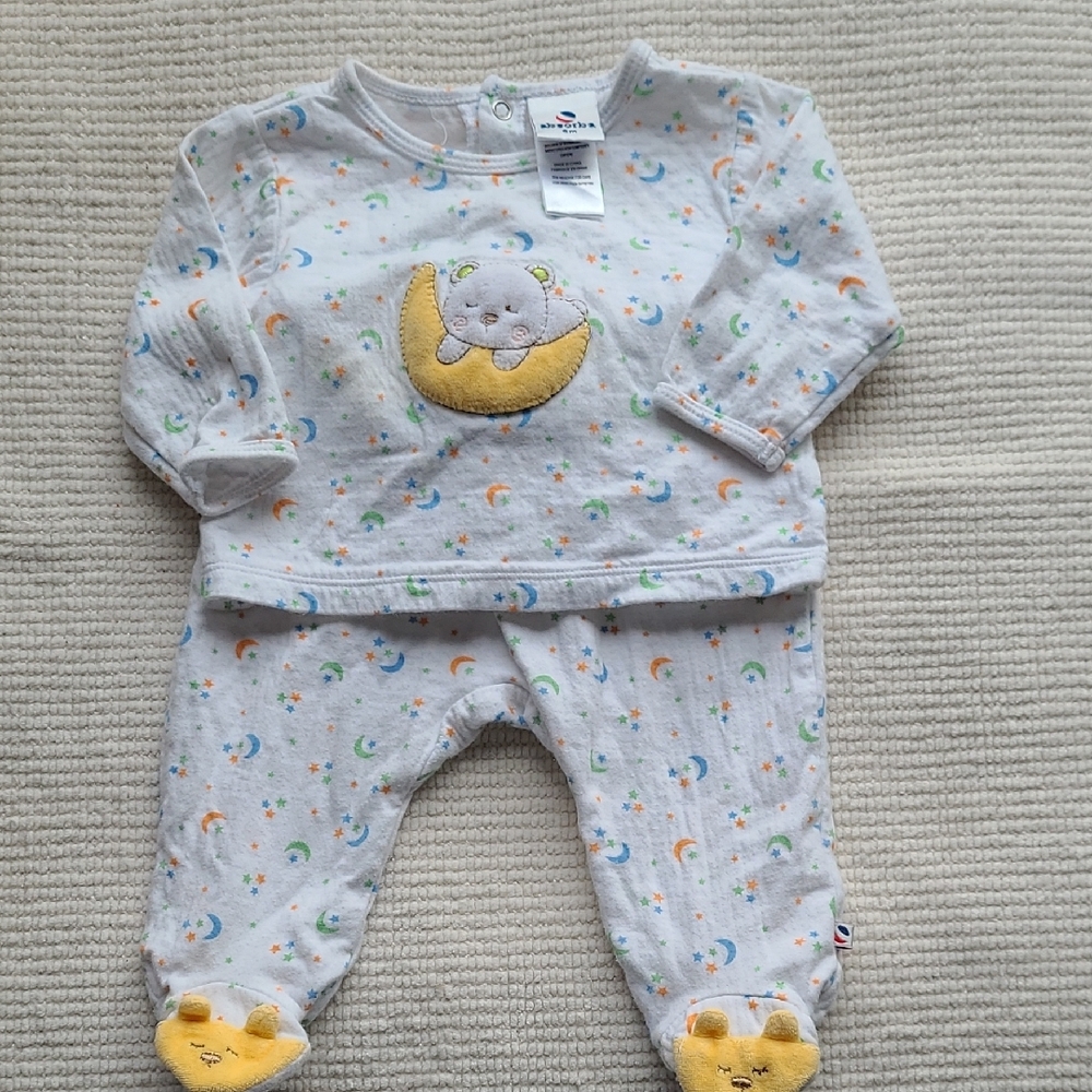 Adorable Baby Outfit with Moon and Bear Design